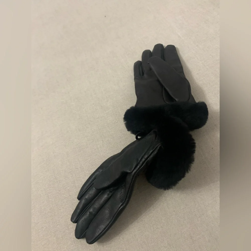 UGG elegant black